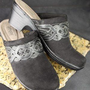 Croft and Barrow leather suede Ortho lite size 9 1/2 clogs
